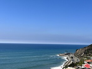 18057 Coastline Dr-Unit -8 in Malibu, CA - Building Photo - Building Photo