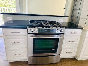 403 Fernleaf Ave in Newport Beach, CA - Building Photo - Building Photo