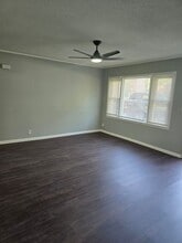 4900 Mission Rd in Roeland Park, KS - Foto de edificio - Building Photo