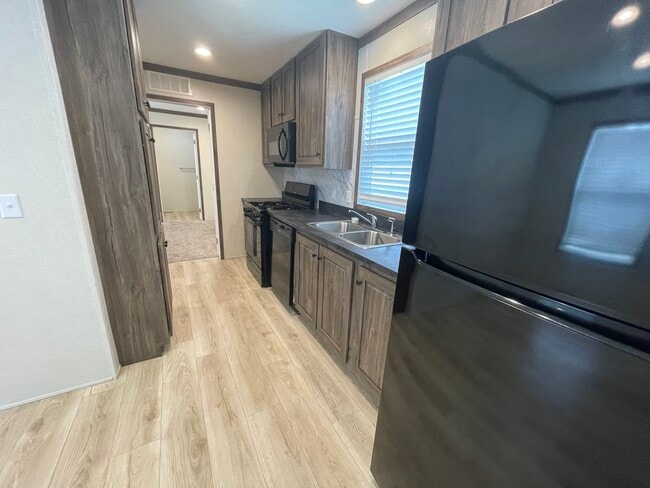 property at 245 Magnolia Pl