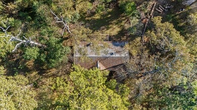 298 Pinemont Dr in Pointblank, TX - Foto de edificio - Building Photo