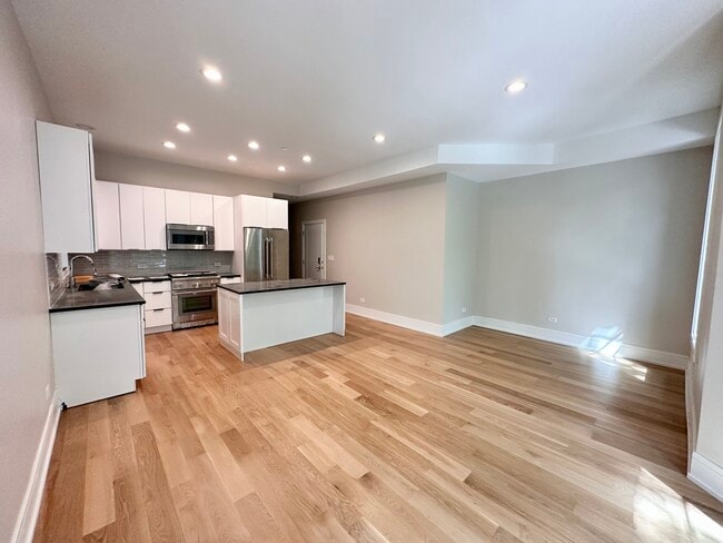 930 N Wolcott Ave in Chicago, IL - Foto de edificio - Building Photo