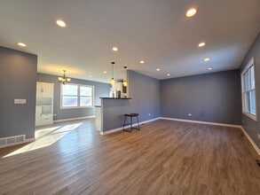 817 Tomahawk Trail in Round Lake Heights, IL - Building Photo - Building Photo