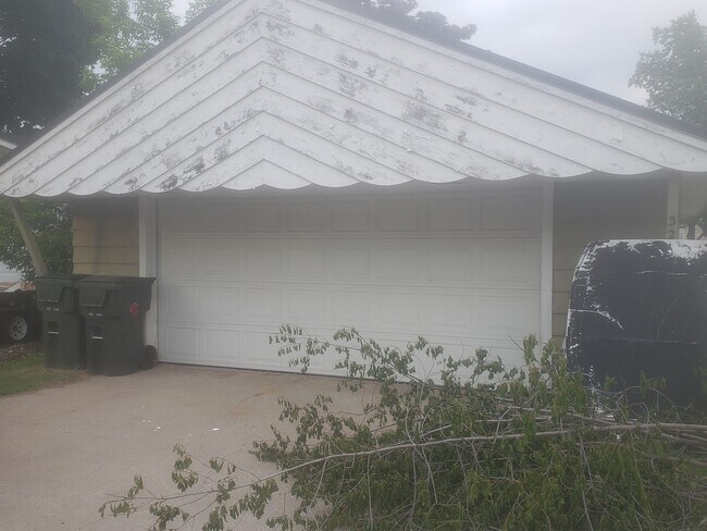 320 S 12th St in Escanaba, MI - Building Photo - Building Photo