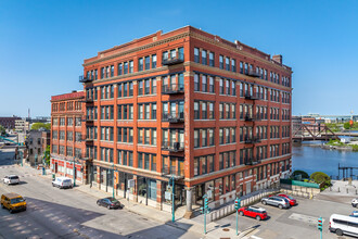 Riverwalk Plaza in Milwaukee, WI - Building Photo - Primary Photo