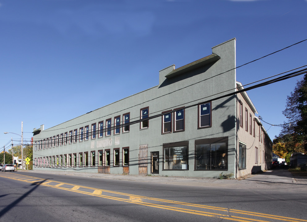 264 Main St in Hudson Falls, NY - Building Photo