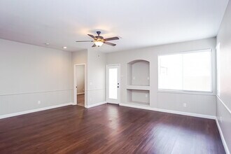 7604 Certitude Ave in Las Vegas, NV - Building Photo - Building Photo