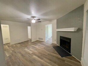 2003 Kenneth Ave in Austin, TX - Building Photo - Building Photo