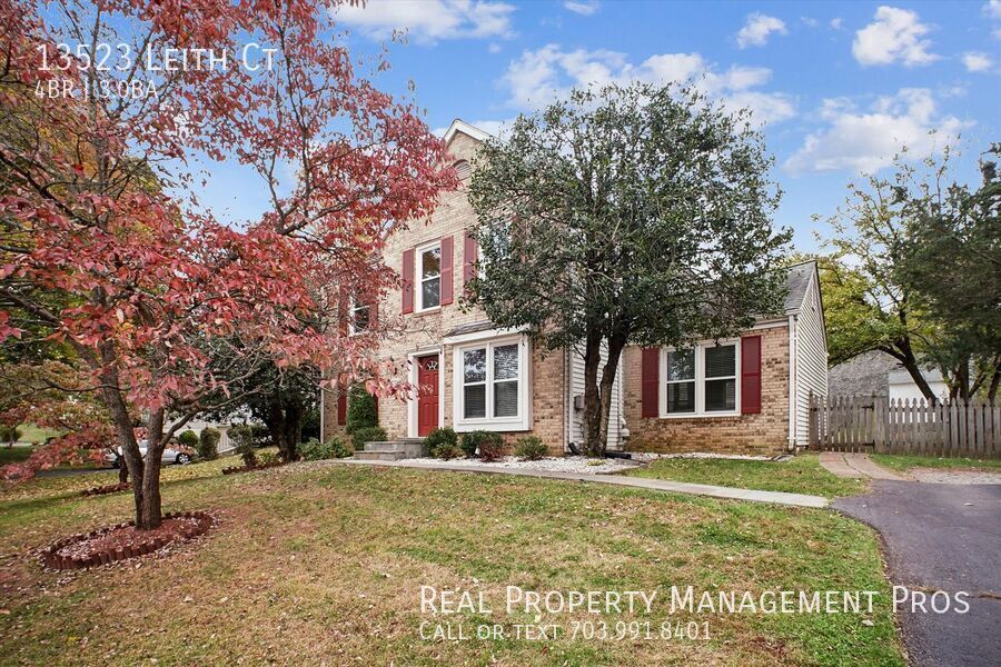 13523 Leith Ct in Chantilly, VA - Building Photo