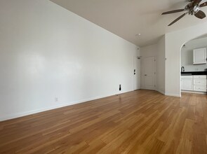 5138 Melrose Ave in Los Angeles, CA - Building Photo - Building Photo