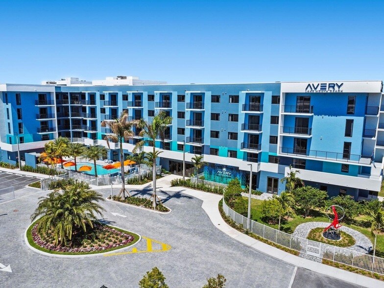 3300 Boutwell Rd, Unit A516 in Lake Worth Beach, FL - Foto de edificio