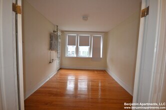 131 Sutherland Rd, Unit A in Boston, MA - Building Photo - Building Photo