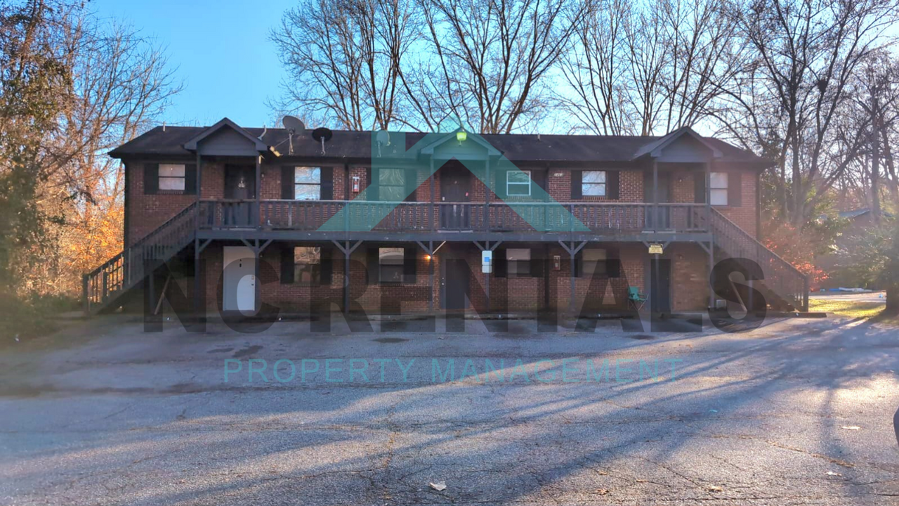 2403 Markwood Ln SE in Winston-Salem, NC - Foto de edificio
