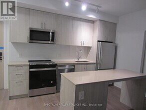 3250 Carding Mill Trail in Oakville, ON - Building Photo - Building Photo