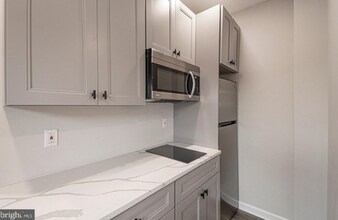 2102 South St in Philadelphia, PA - Building Photo - Building Photo