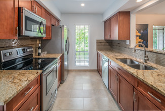 5221 N 24th St, Unit 205 in Phoenix, AZ - Building Photo - Building Photo