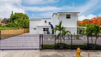 590 SW 23rd Ave in Miami, FL - Building Photo
