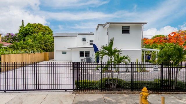 590 SW 23rd Ave in Miami, FL - Building Photo