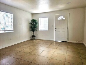 654 W 21st St in Los Angeles, CA - Foto de edificio - Building Photo