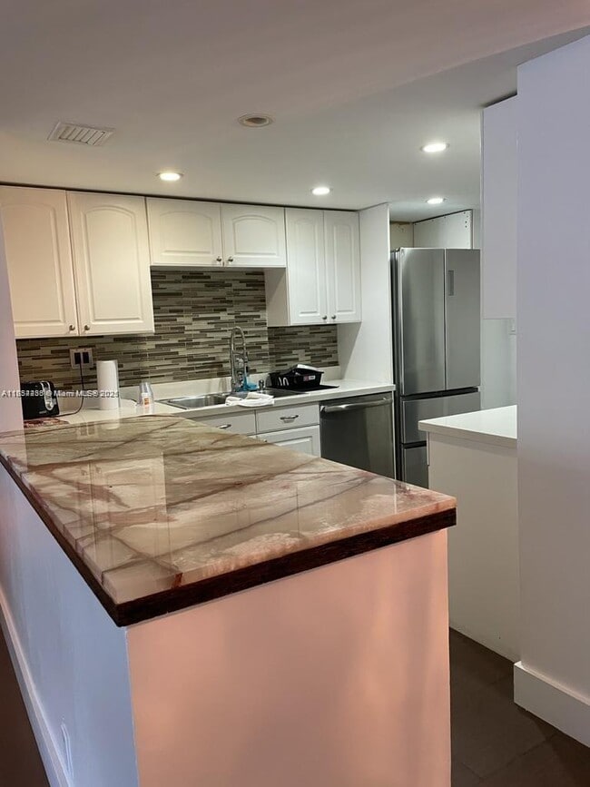 150 Ocean Ln Dr in Key Biscayne, FL - Building Photo - Building Photo