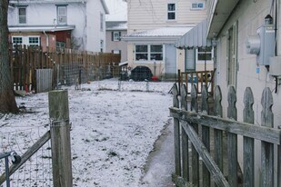 114 Thompson St in Latrobe, PA - Building Photo