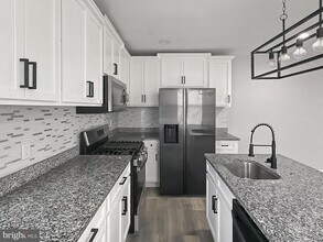 733 N Linwood Ave in Baltimore, MD - Foto de edificio - Building Photo