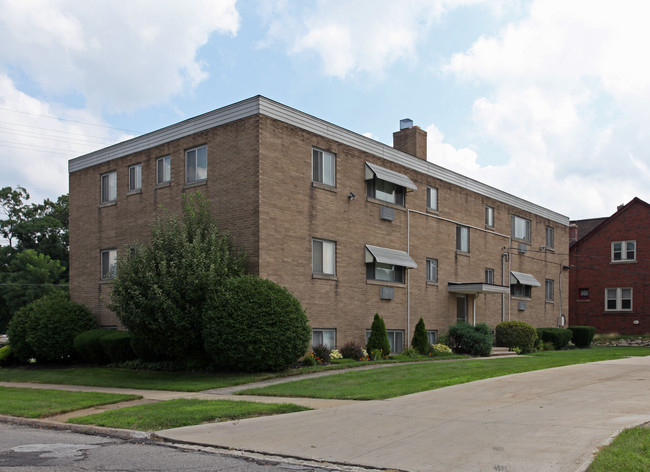 6686 State Rd in Cleveland, OH - Foto de edificio - Building Photo