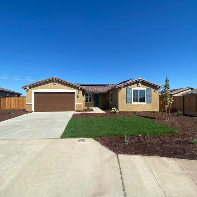1466 Encantada Ave in Madera, CA - Building Photo