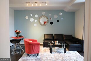 1111 Oronoco St, Unit 532 in Alexandria, VA - Building Photo