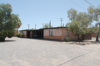 1202-1208 N Howard Blvd in Tucson, AZ - Foto de edificio - Building Photo