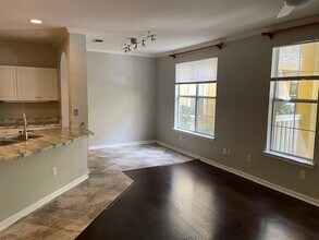 860 N Orange Ave, Unit 130 in Orlando, FL - Building Photo - Building Photo