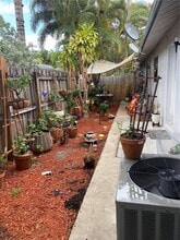 1236 NE 12th Ave-Unit -B in Fort Lauderdale, FL - Building Photo - Building Photo