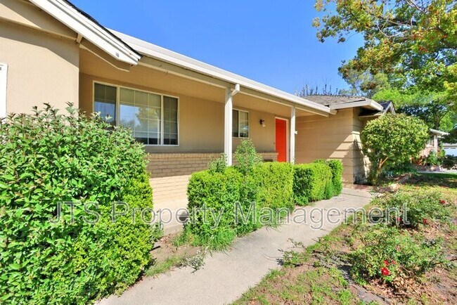 6565 S Land Park Dr in Sacramento, CA - Building Photo - Building Photo