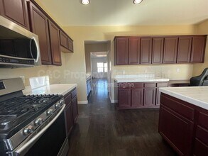 176 Nightfall Rd in San Jacinto, CA - Foto de edificio - Building Photo