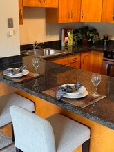 Whitman Manor in San Bruno, CA - Building Photo - Building Photo