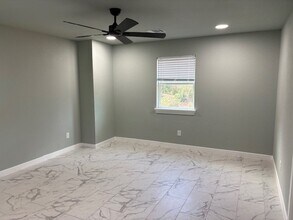 161 S 10th St in Conroe, TX - Building Photo - Building Photo