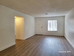 4530 Sparky Dr in Las Vegas, NV - Building Photo - Building Photo