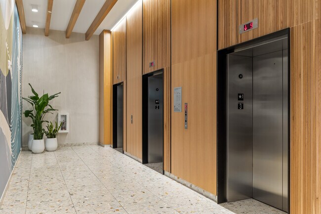 Lumaire West Palm Beach in West Palm Beach, FL - Foto de edificio - Lobby