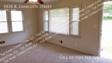 6838 N Charlotte St in Kansas City, MO - Building Photo - Building Photo