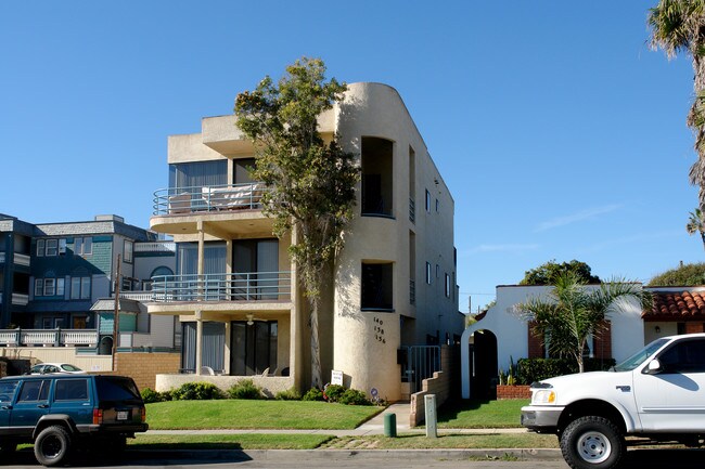 136-140 Juniper Ave in Carlsbad, CA - Building Photo - Building Photo