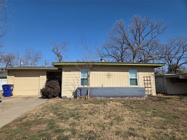 2559 Valwood Pkwy in Farmers Branch, TX - Building Photo - Building Photo