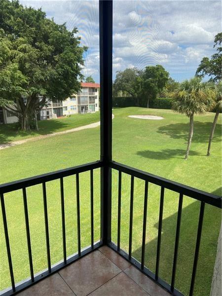 830 S Hollybrook Dr, Unit 309 in Pembroke Pines, FL - Foto de edificio - Building Photo