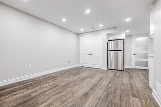 36 Quinton Ridge in Brampton, ON - Building Photo - Building Photo