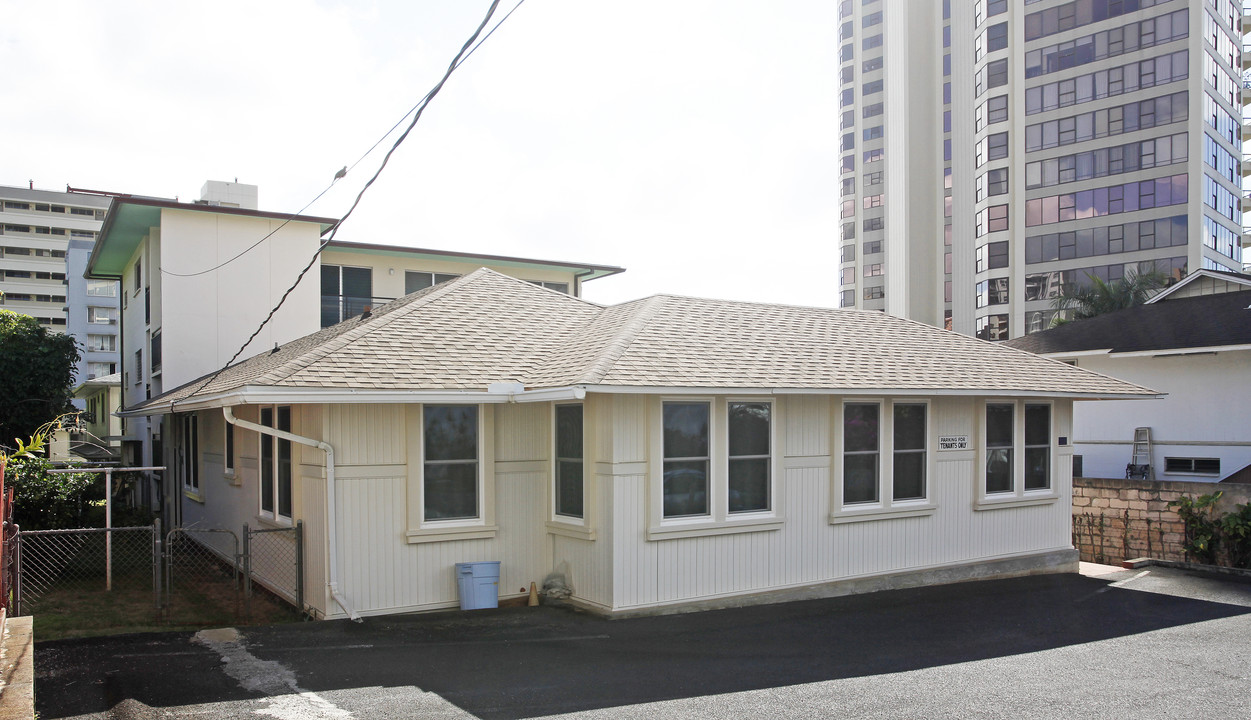 1311 Victoria St in Honolulu, HI - Building Photo