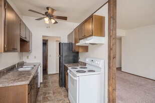 Cedar Crest Apartments in Bloomington, MN - Building Photo