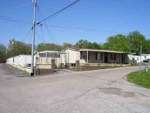 Volunteer Mobile Park in Martin, TN - Foto de edificio - Building Photo