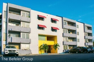 8030 NW 8th St in Miami, FL - Foto de edificio - Building Photo