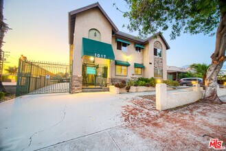 1017 Sonora Ave in Glendale, CA - Foto de edificio - Building Photo