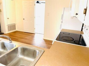 5608 Cougar Dr in Austin, TX - Building Photo - Building Photo