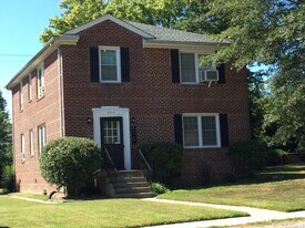 5303 W Franklin St in Richmond, VA - Building Photo